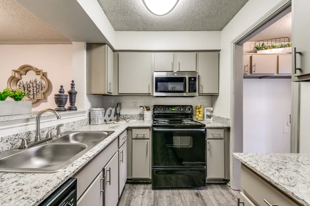 2202 Moss Trl, Garland, TX, 75044 — ảnh 12